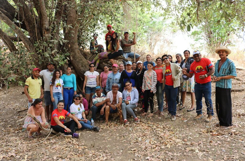 PROJETO PAULO FREIRE AJUDA COMUNIDADES A MERGULHAREM NA PRÓPRIA HISTÓRIA