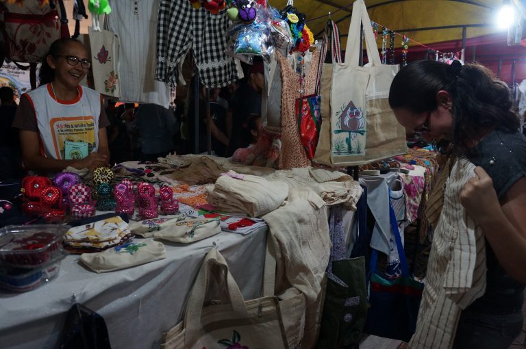 COMEÇA A FEIRA DA AGRICULTURA FAMILIAR DE CRATEÚS