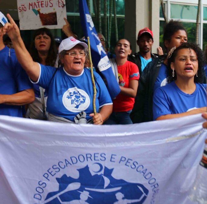 PESCADORAS E PESCADORES ARTESANAIS PROTESTAM CONTRA A DESESTRUTURAÇÃO DAS POLÍTICAS DE PESCA NO BRASIL