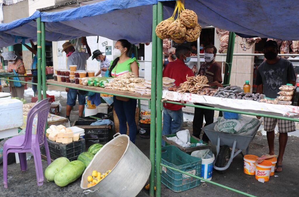 FEIRA DA AGRICULTURA FAMILIAR VOLTA PARA A RUA CORONEL TOTÓ, EM CRATEÚS, A CADA PRIMEIRA SEXTA-FEIRA DO MÊS