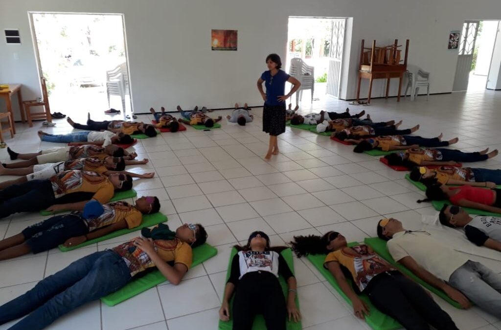 PRÁTICAS INTEGRATIVAS E COMPLEMENTARES NA CONSTRUÇÃO DO BEM VIVER, MÃOS QUE ACOLHE, CUIDA E PROMOVEM UMA VIDA.